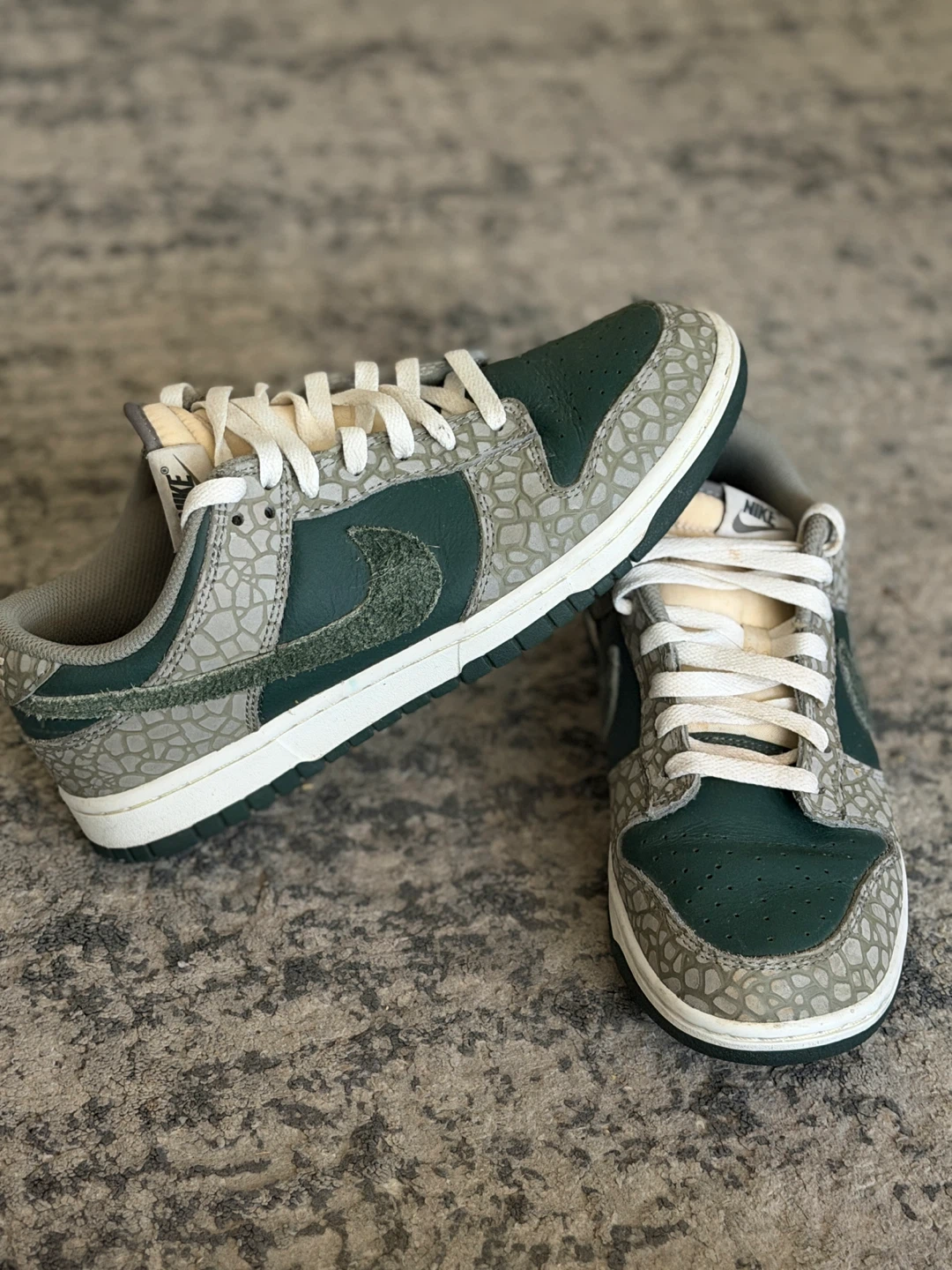 Nike Dunk Low Sneakers Green Size 8.5 US