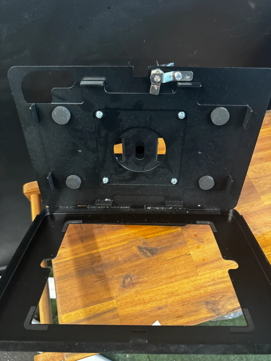 Snappy tablet stand
