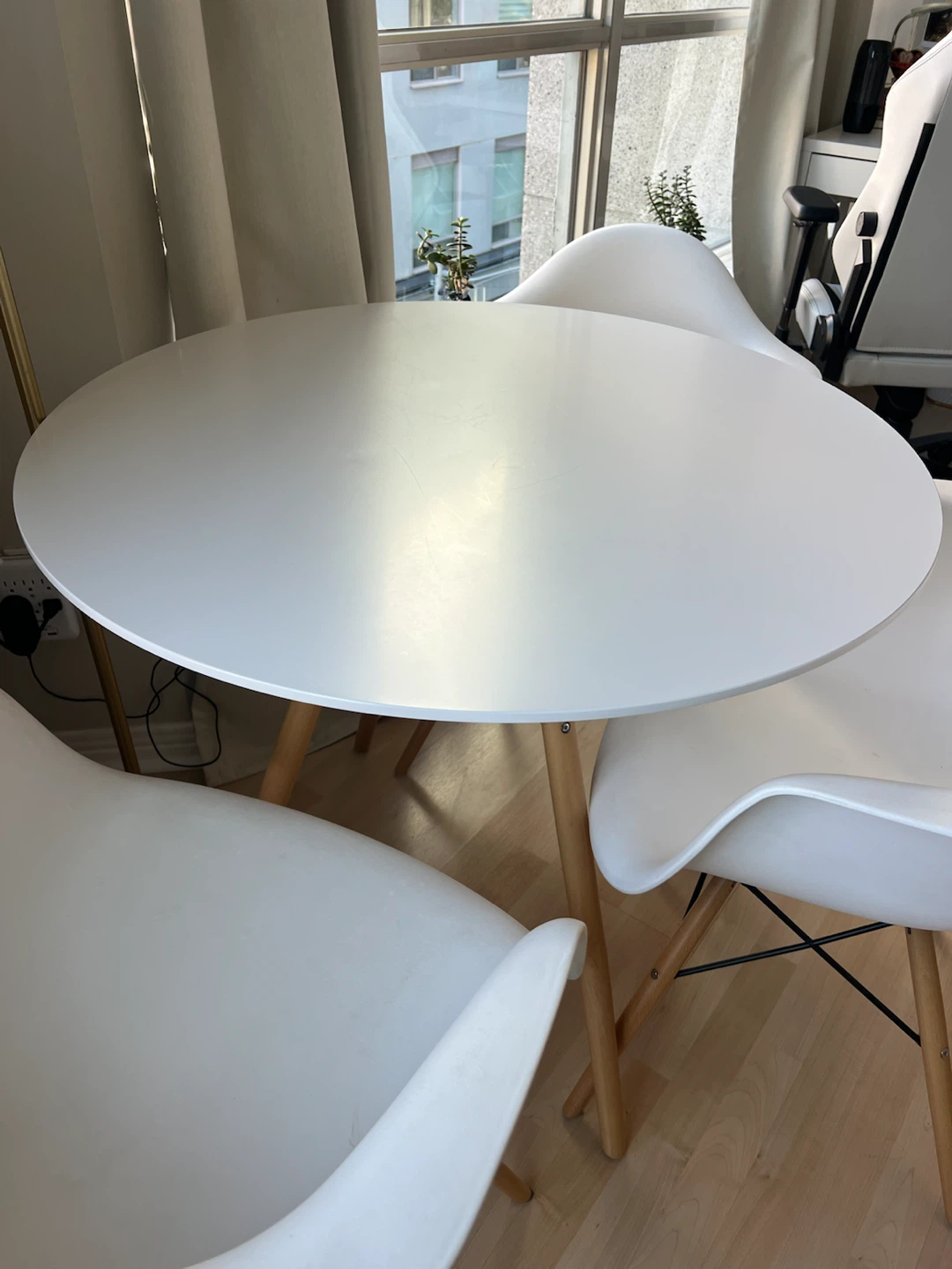 Mid-Century Modern Round Dining Table and 3 Chairs - photo 2