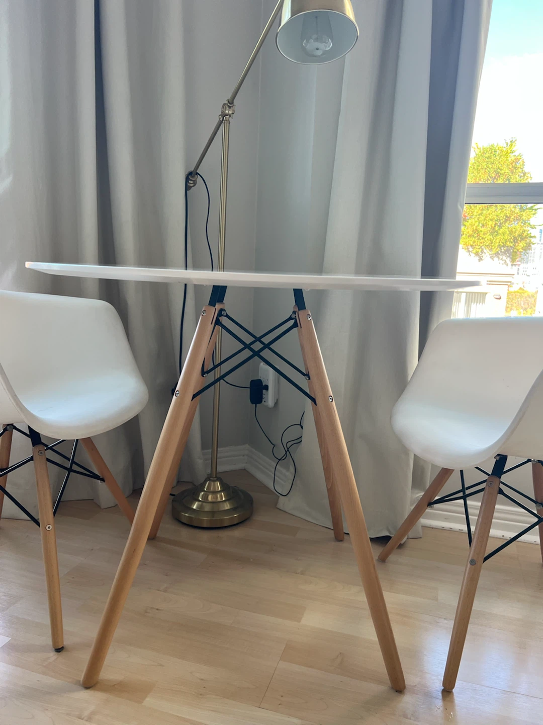 Mid-Century Modern Round Dining Table and 3 Chairs - photo 3