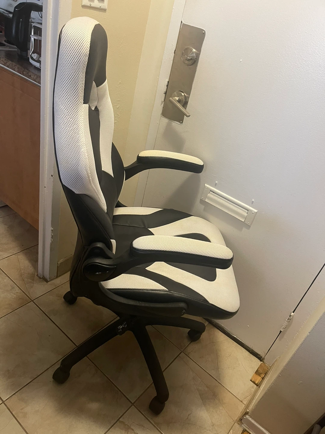 Black and white office gaming chair - photo 4