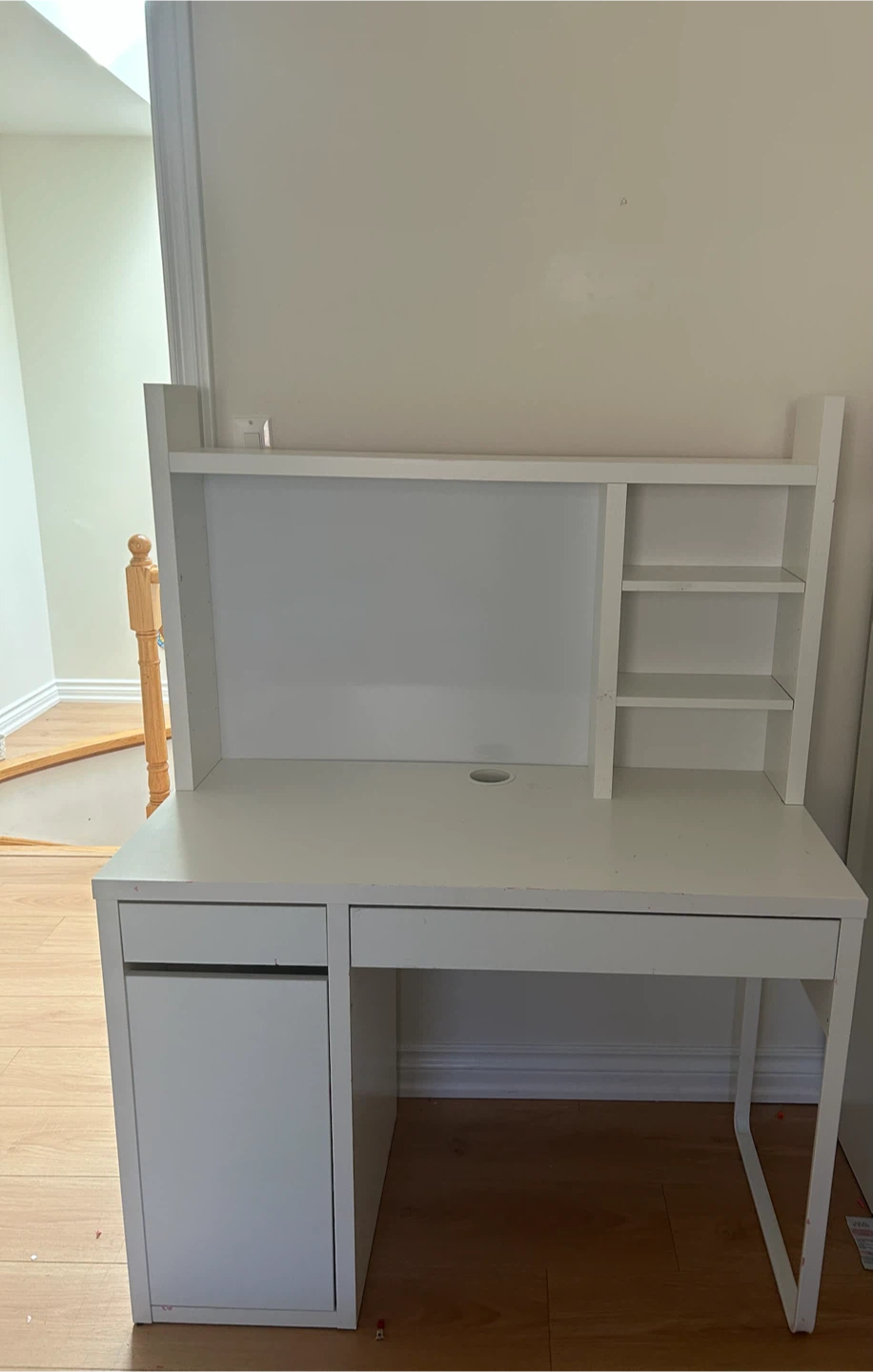 White desk with hutch - photo 2