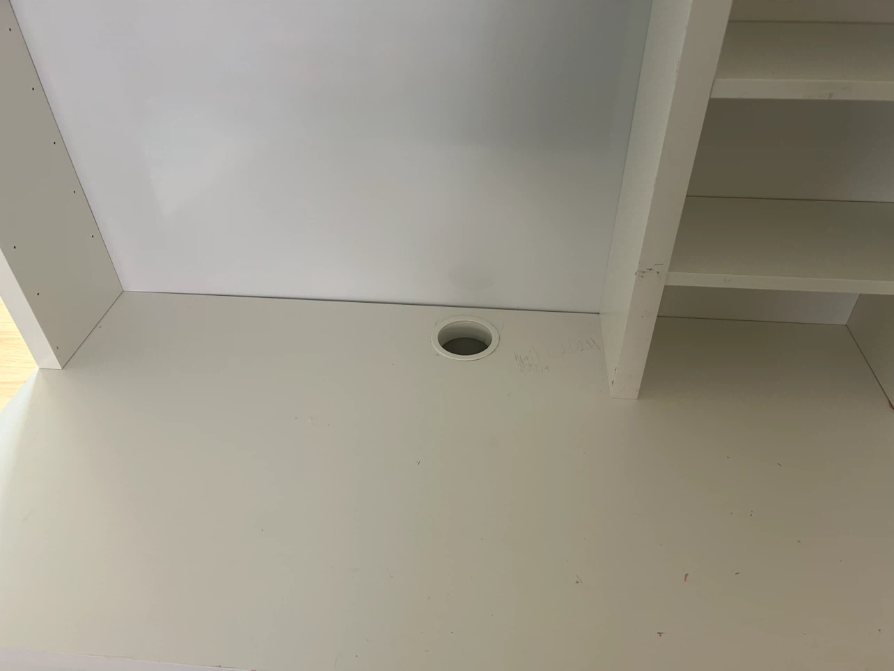 White desk with hutch - photo 3