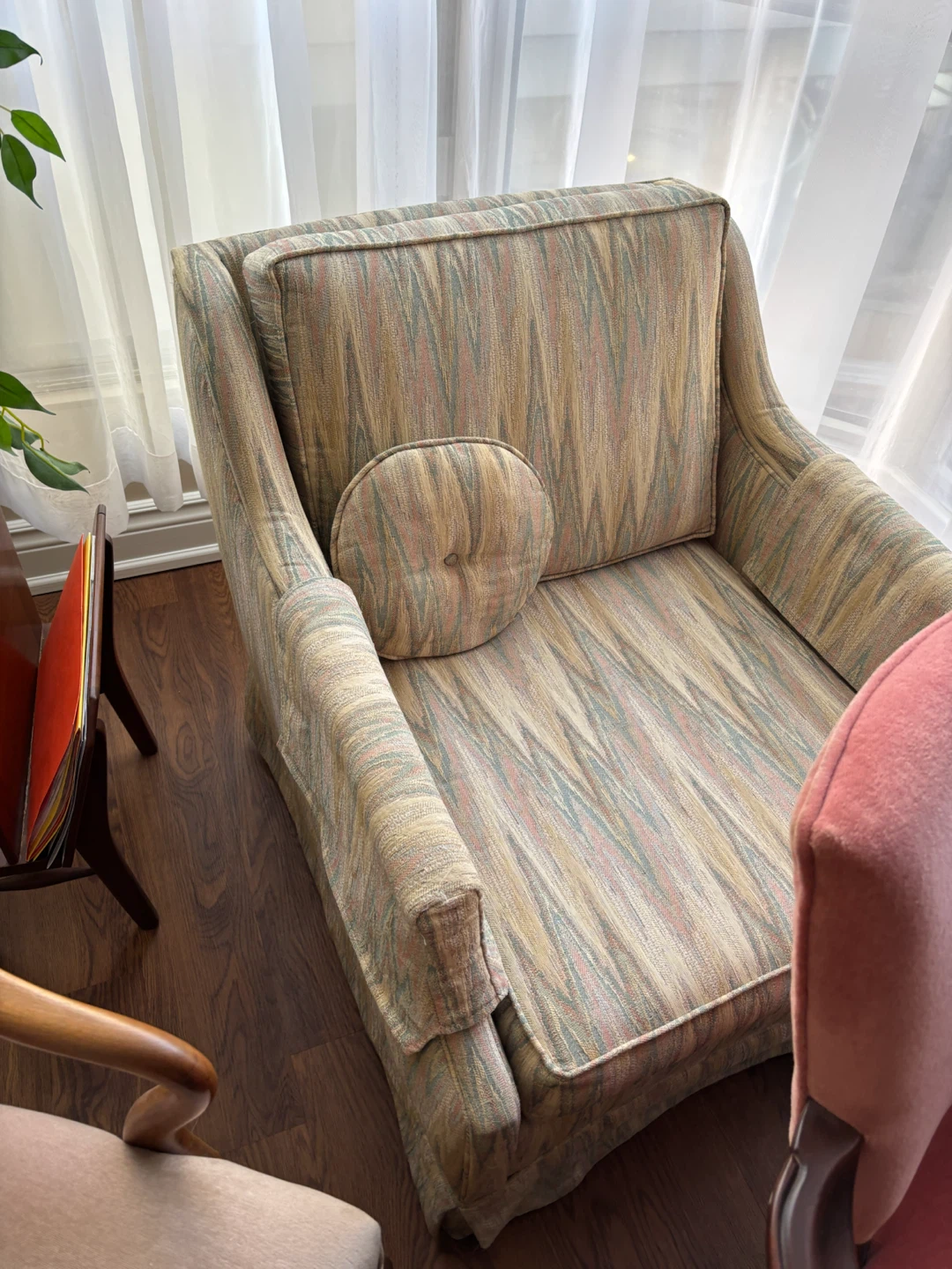 Floral pattern sofa and matching armchair - photo 2