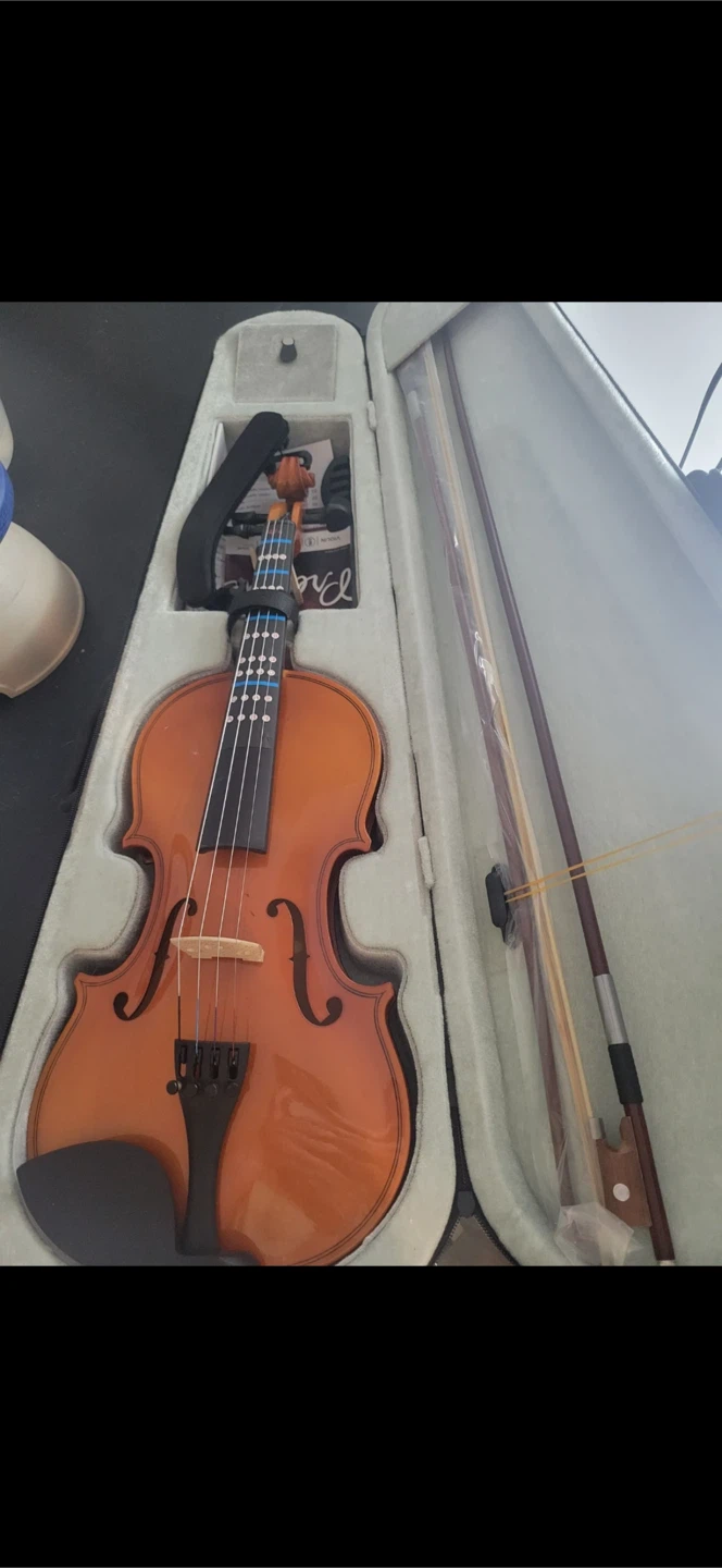 4/4 Full Size Violin with Case and Accessories