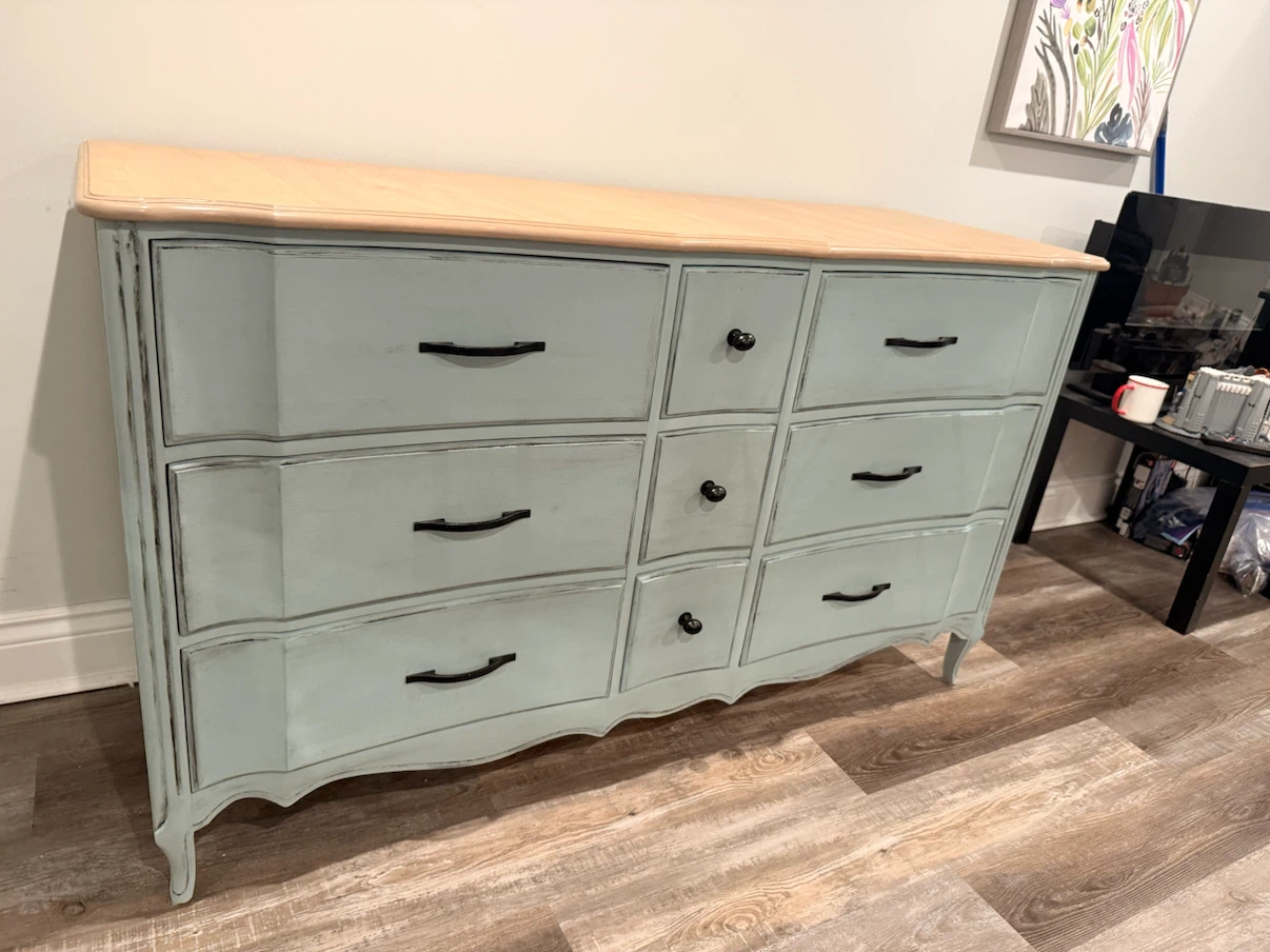 Refinished wooden dresser with nine drawers - photo 2