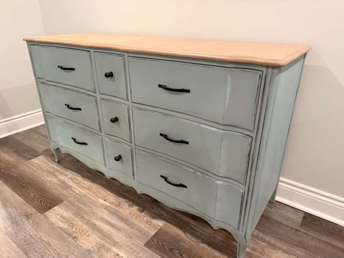 Refinished wooden dresser with nine drawers - photo 3