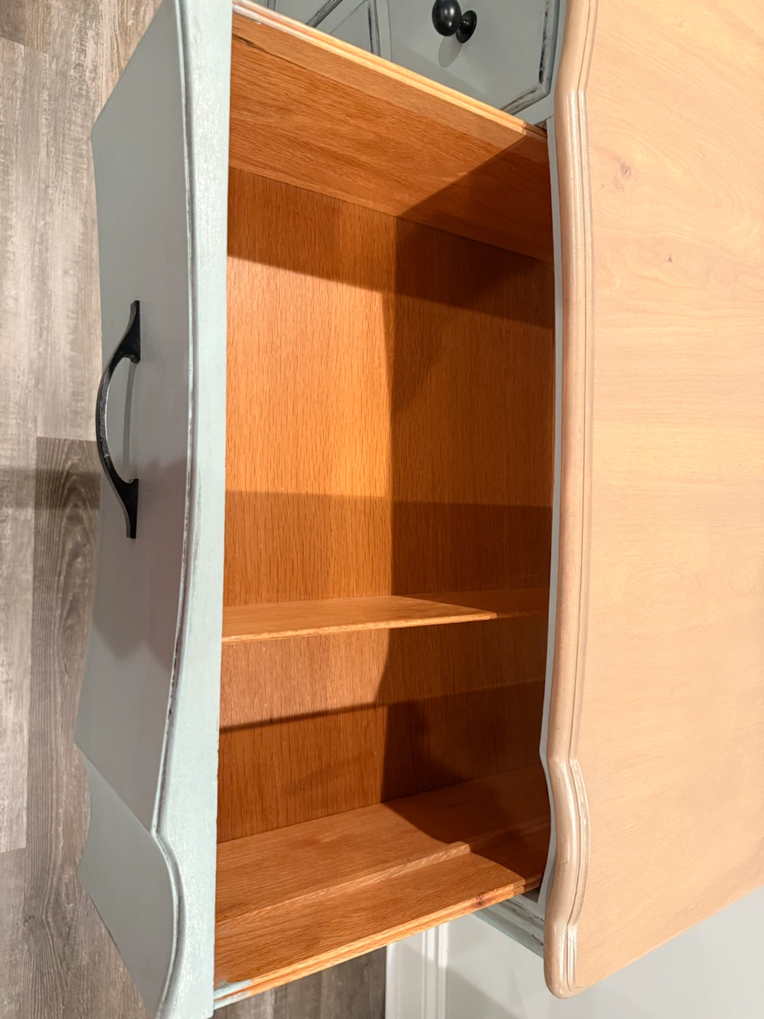 Refinished wooden dresser with nine drawers - photo 4