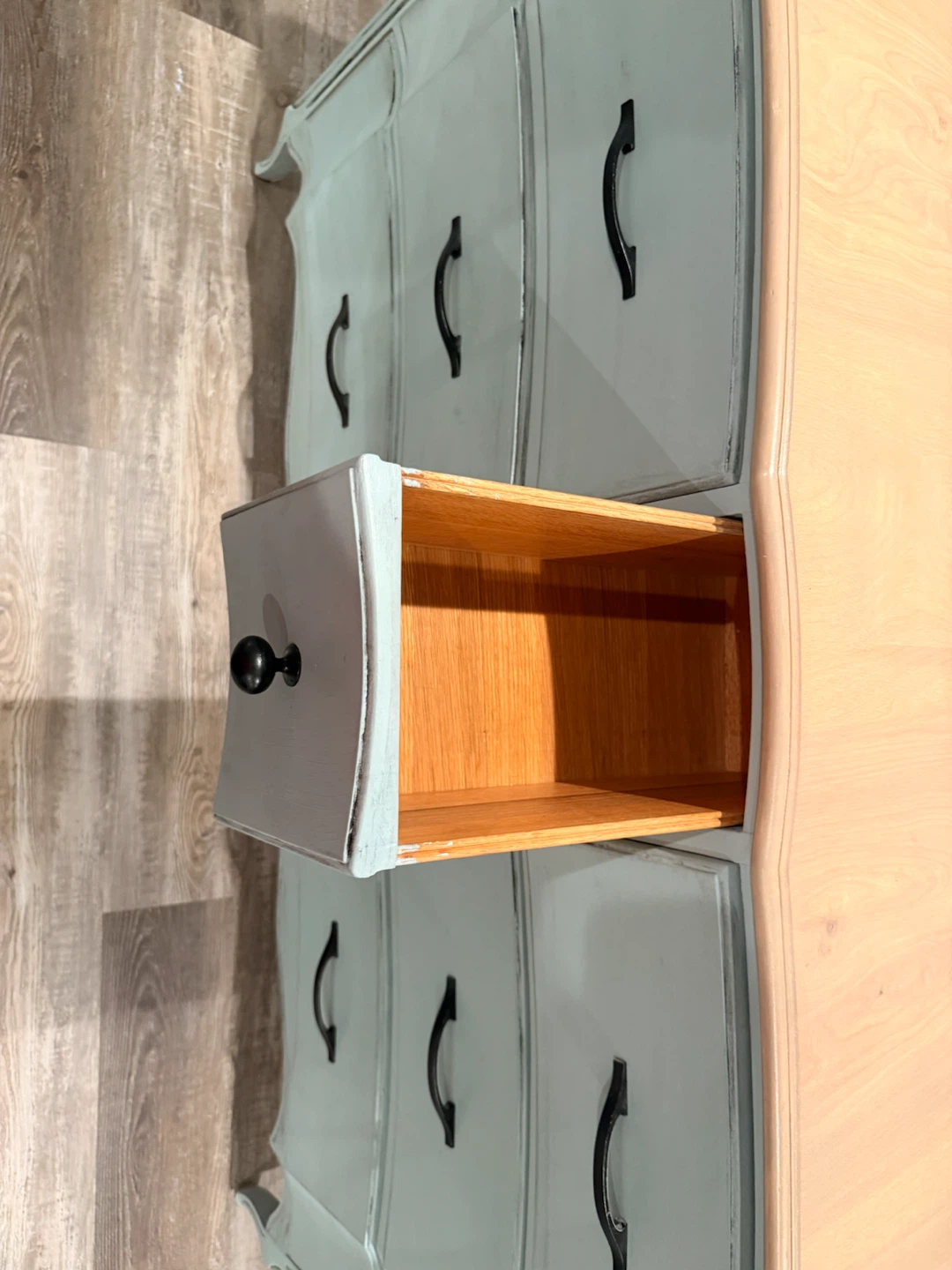 Refinished wooden dresser with nine drawers - photo 5