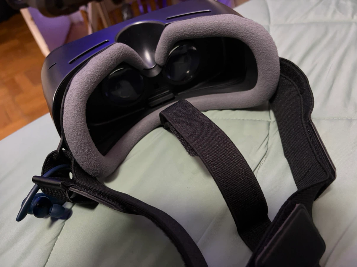 Samsung Gear VR Headset with Controller - photo 2
