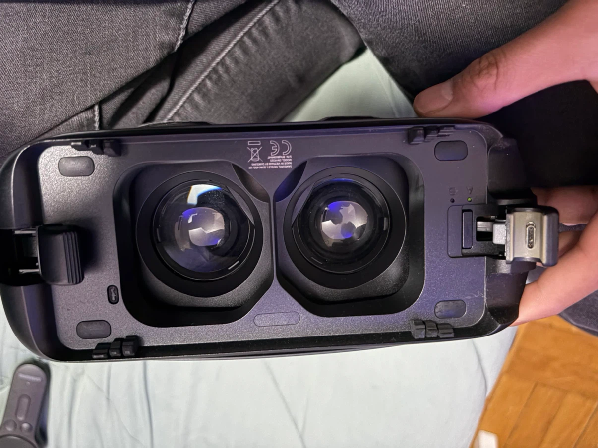 Samsung Gear VR Headset with Controller - photo 5