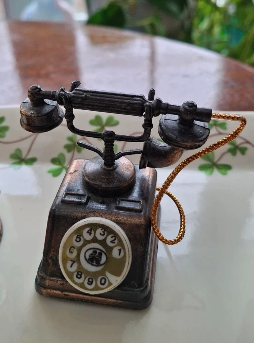 Vintage pencil sharpeners (priced per item) - photo 3