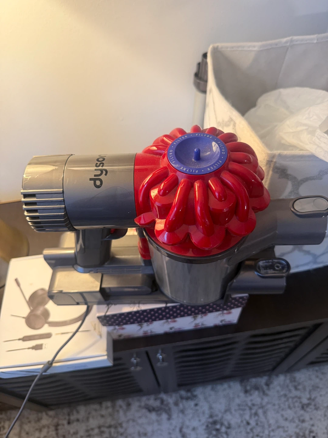Dyson V6 Slim Cordless Vacuum - photo 2
