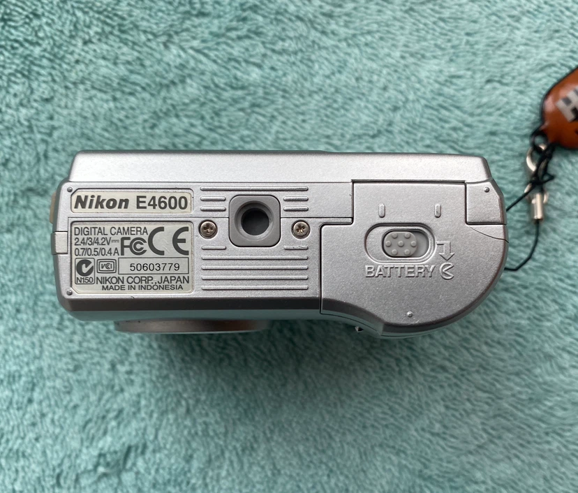 Nikon Coolpix 4600 Digital Camera - photo 4