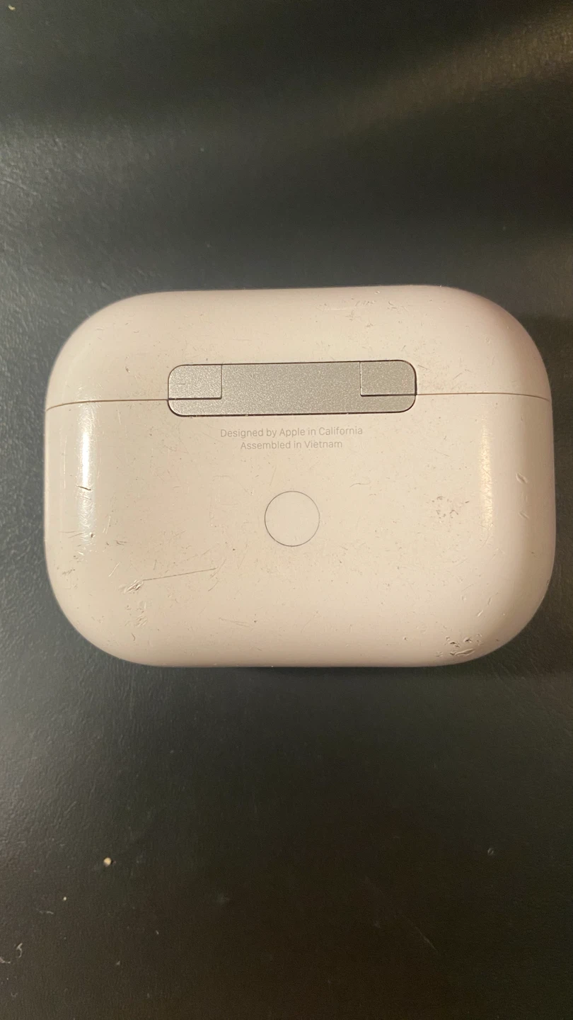Apple AirPods Pro Wireless Charging Case - photo 2