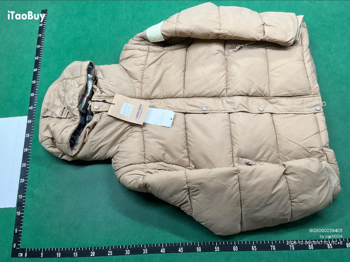 Burberry Puffer Jacket - photo 3
