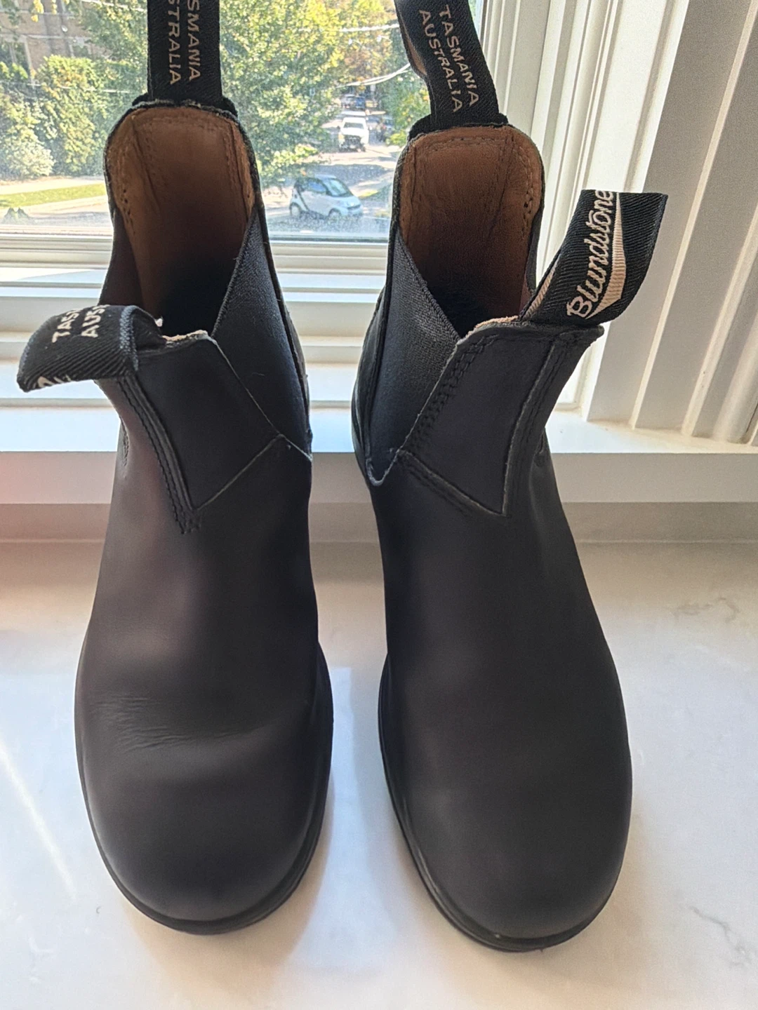 Blundstone boots size 4