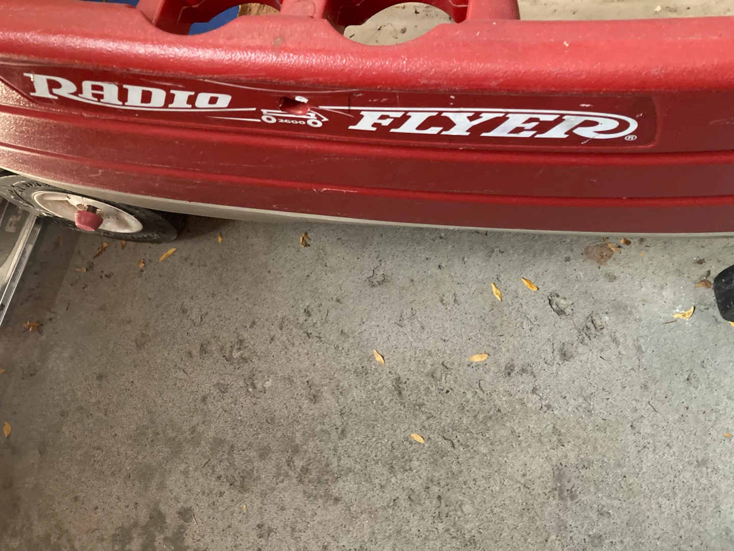 Radio Flyer Plastic Wagon - photo 2