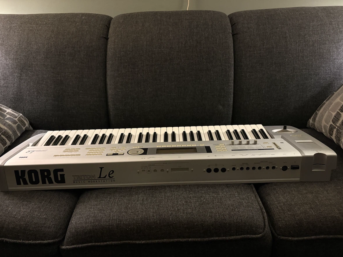 Korg Triton Le Music Workstation - photo 3