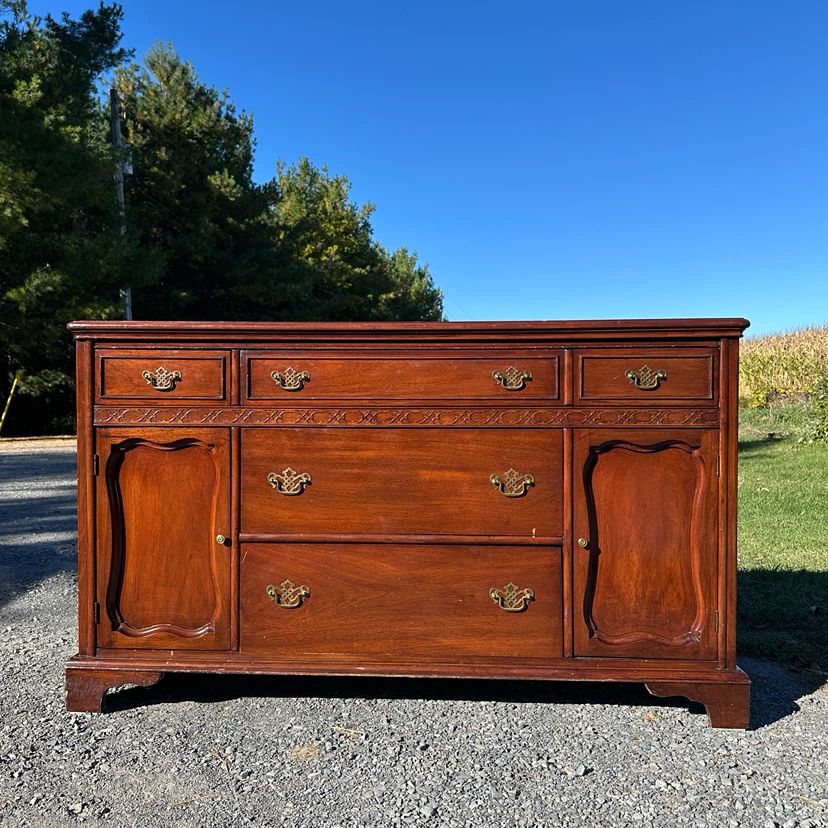 Vintage Bernhardt Mahogany Buffet / Sideboard (CAN DELIVER)