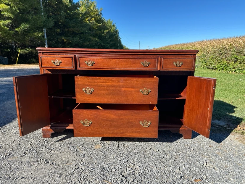Vintage Bernhardt Mahogany Buffet / Sideboard (CAN DELIVER) - photo 5