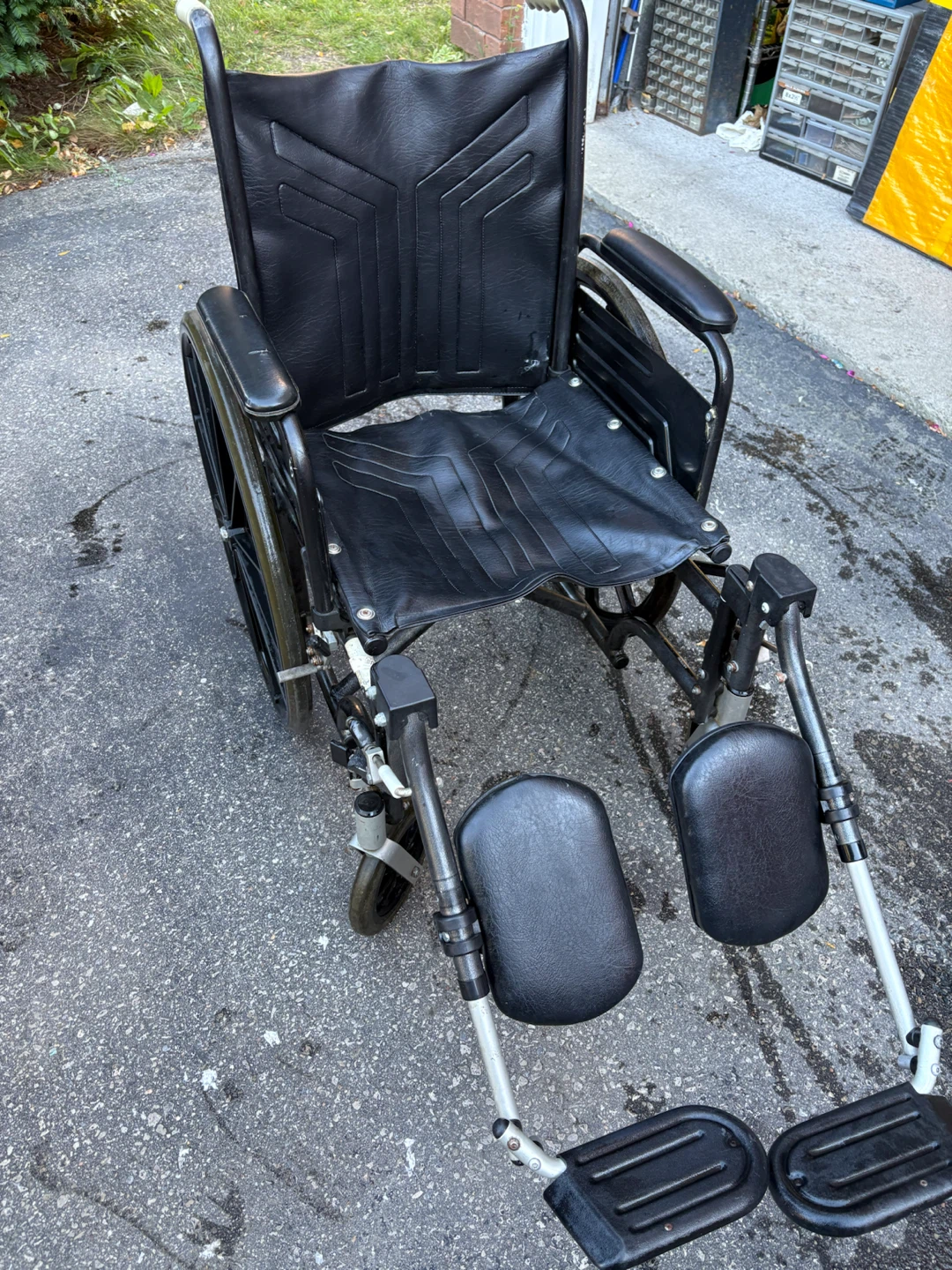 Manual folding Breezy Wheelchair for sale - photo 3
