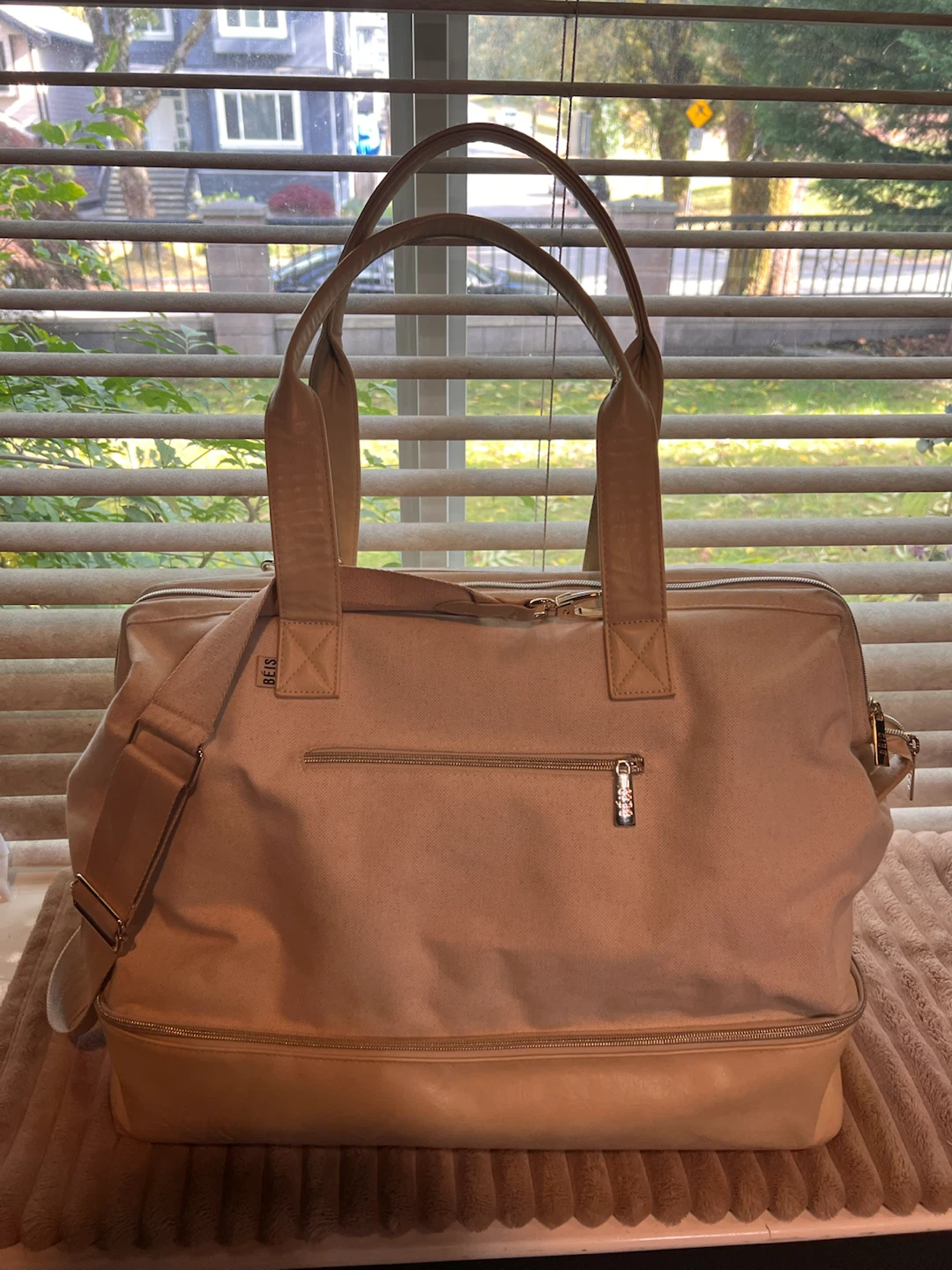 BEIS The Weekender Bag in Beige