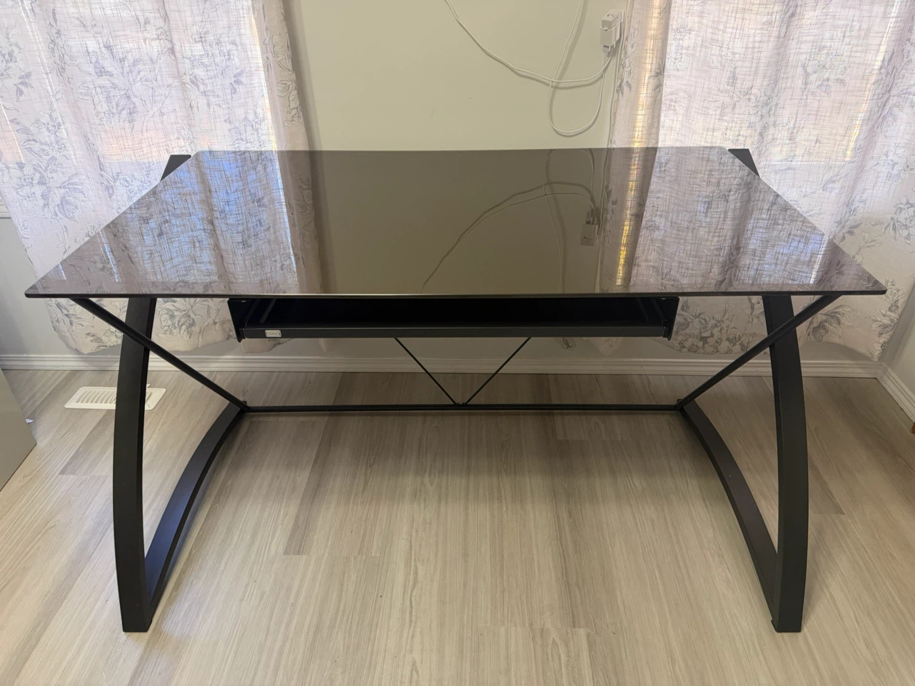 EQ3 glass desk