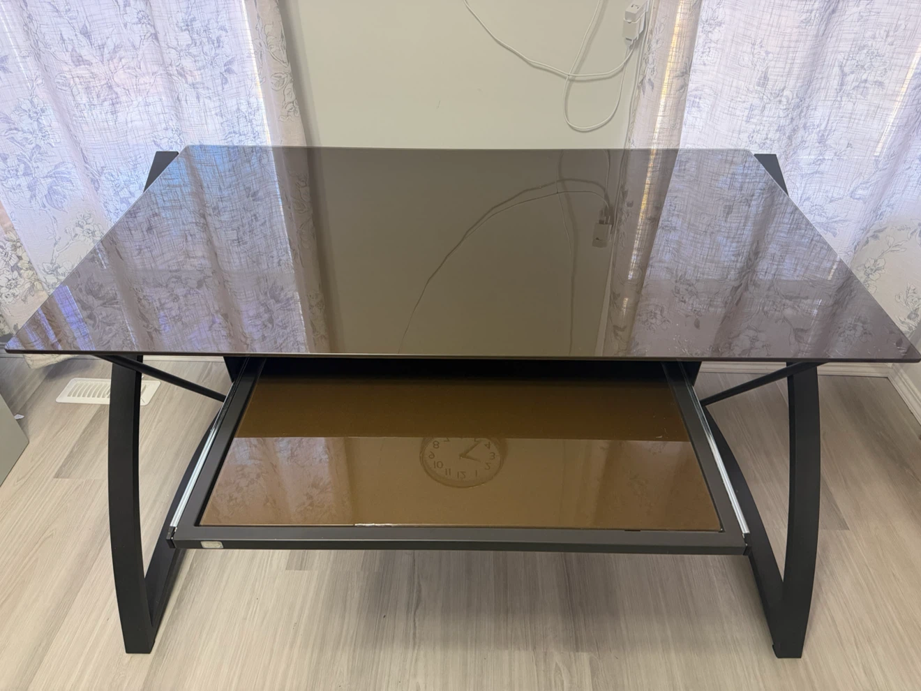 EQ3 glass desk - photo 2