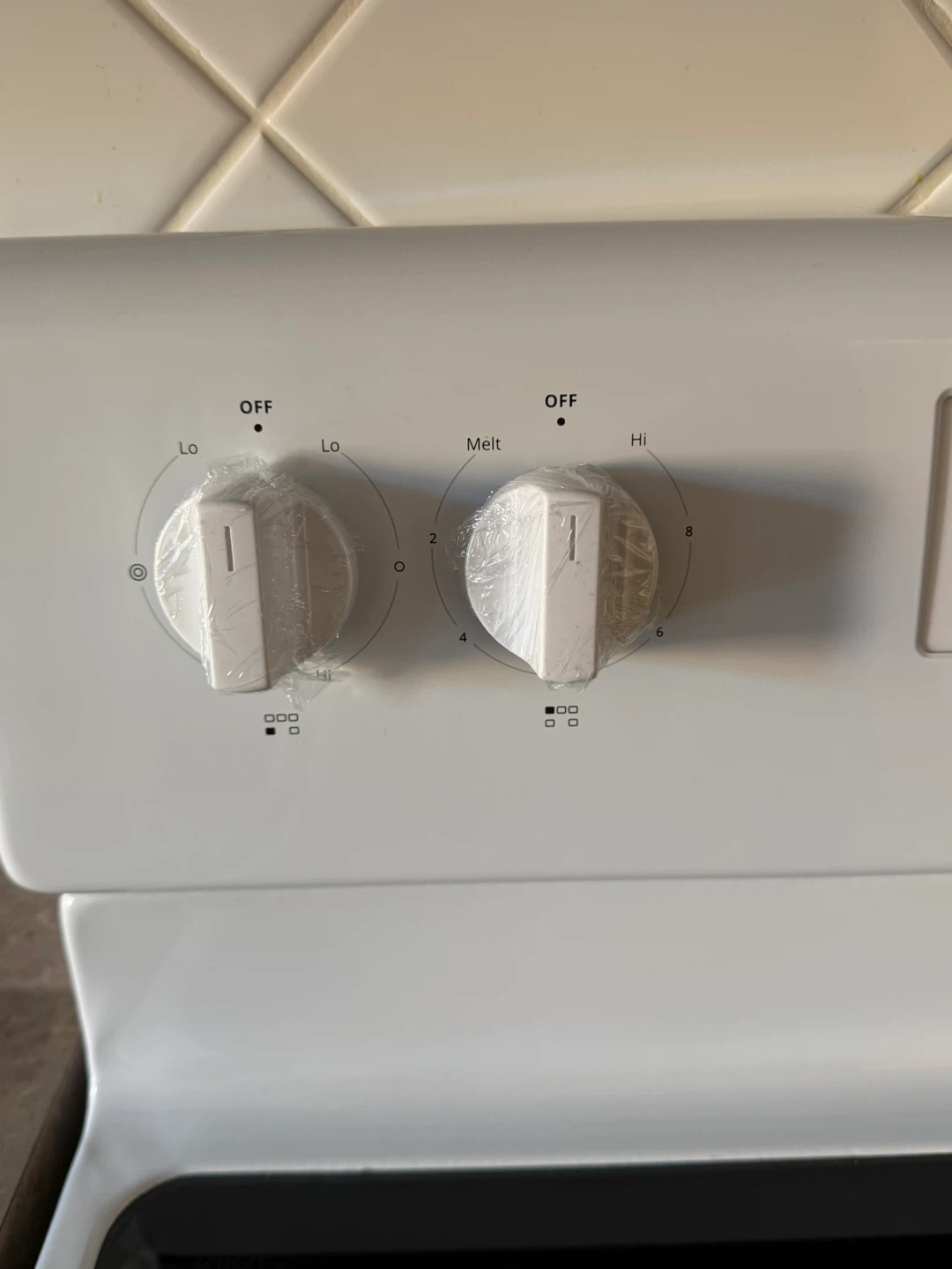 Whirlpool White Electric Range - photo 4