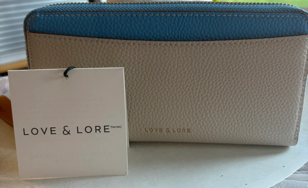 Brand New Love & Lore Continental Zipper Wallet – Cream & Blue