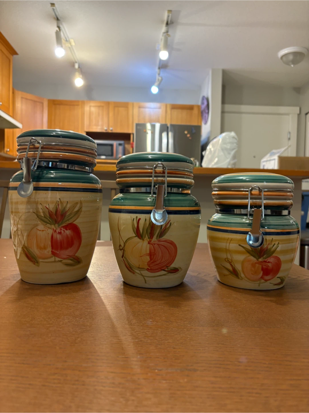 Set of 3 Ceramic Canisters - photo 2