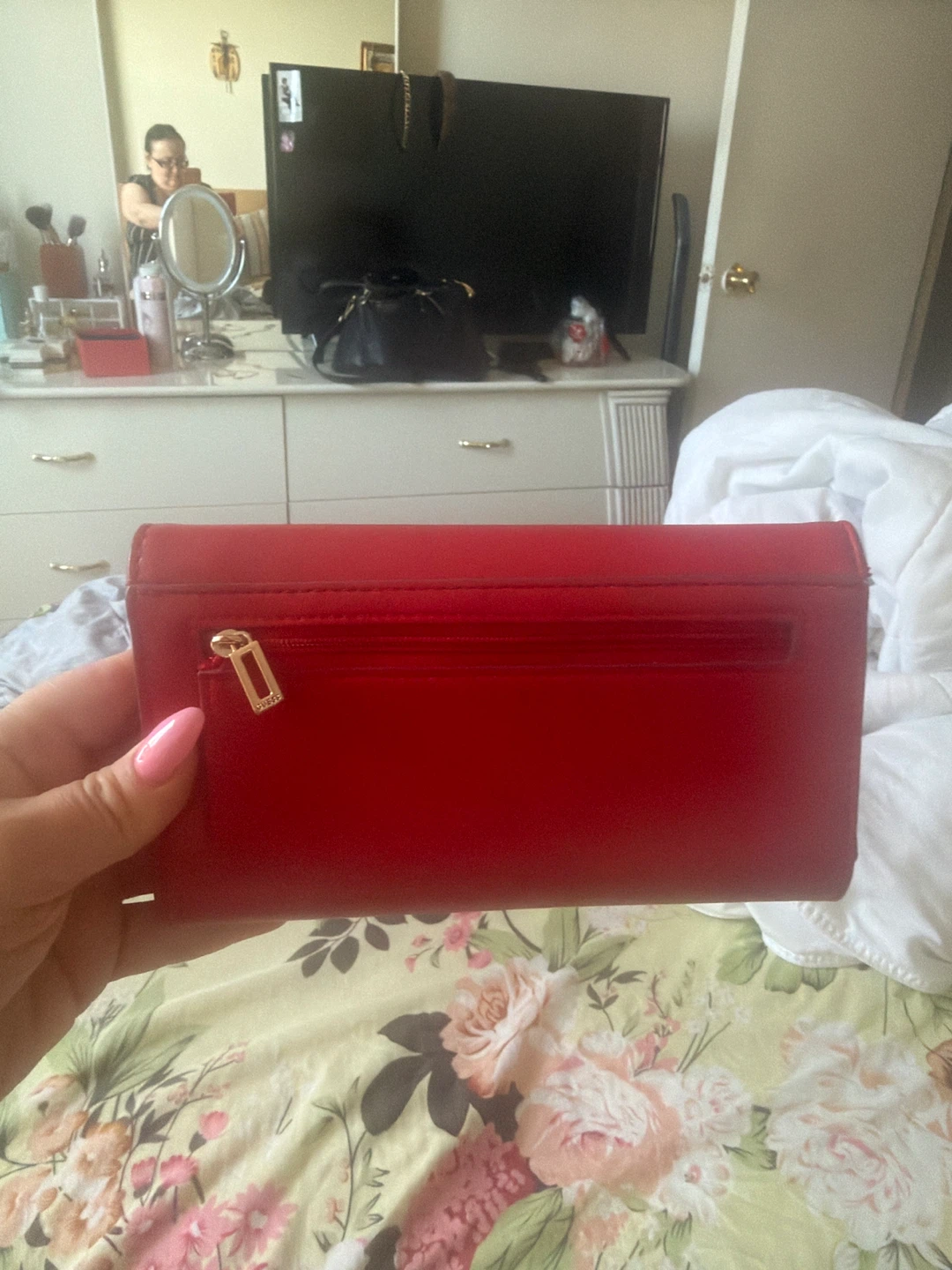 Red Guess Tri-Fold Wallet - photo 2