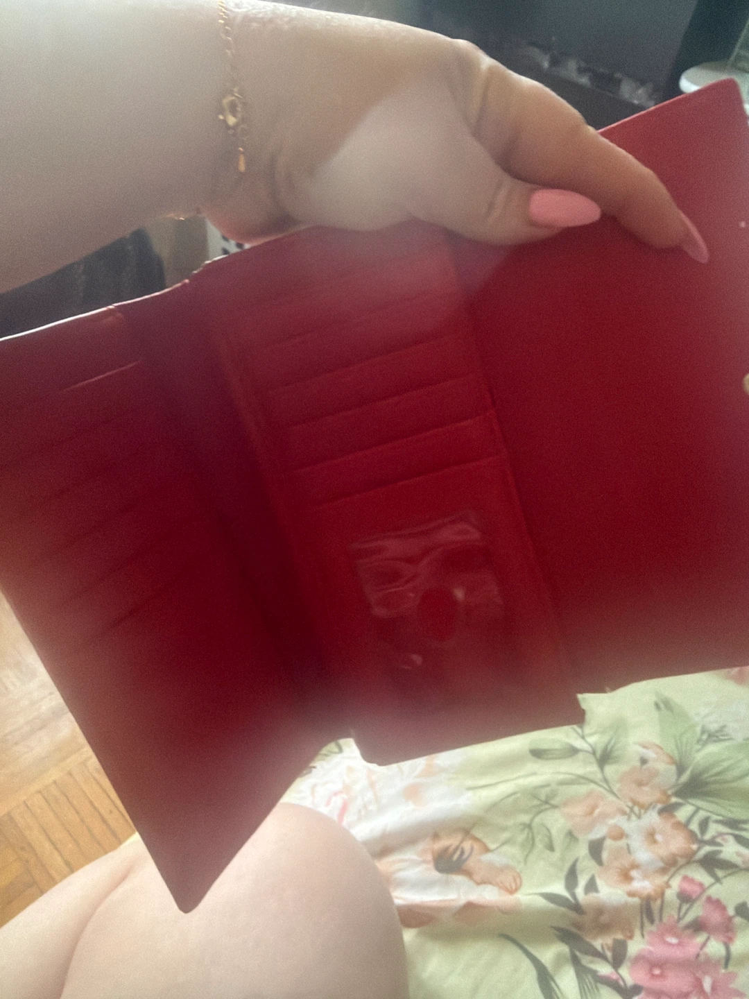 Red Guess Tri-Fold Wallet - photo 3