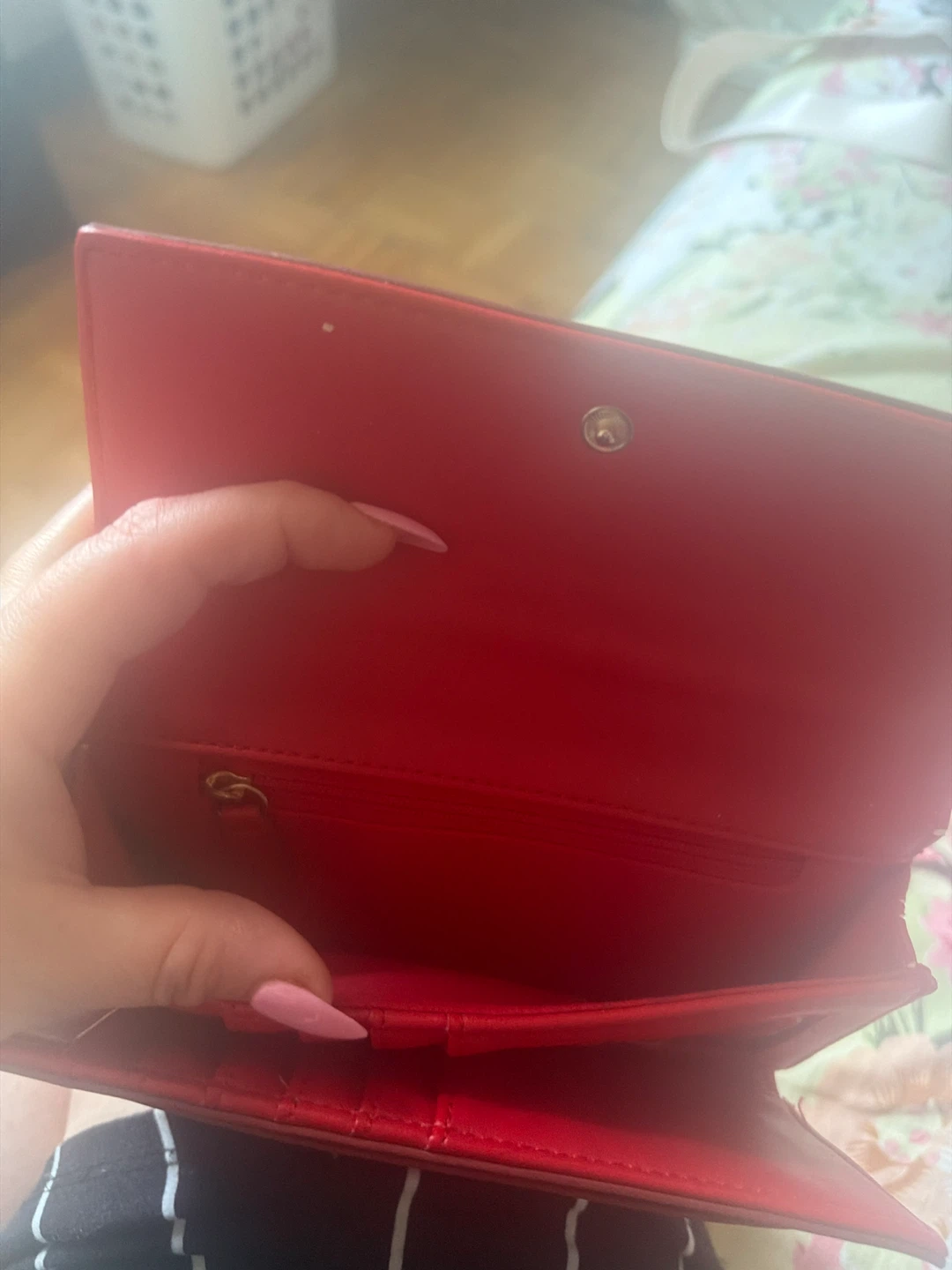 Red Guess Tri-Fold Wallet - photo 4