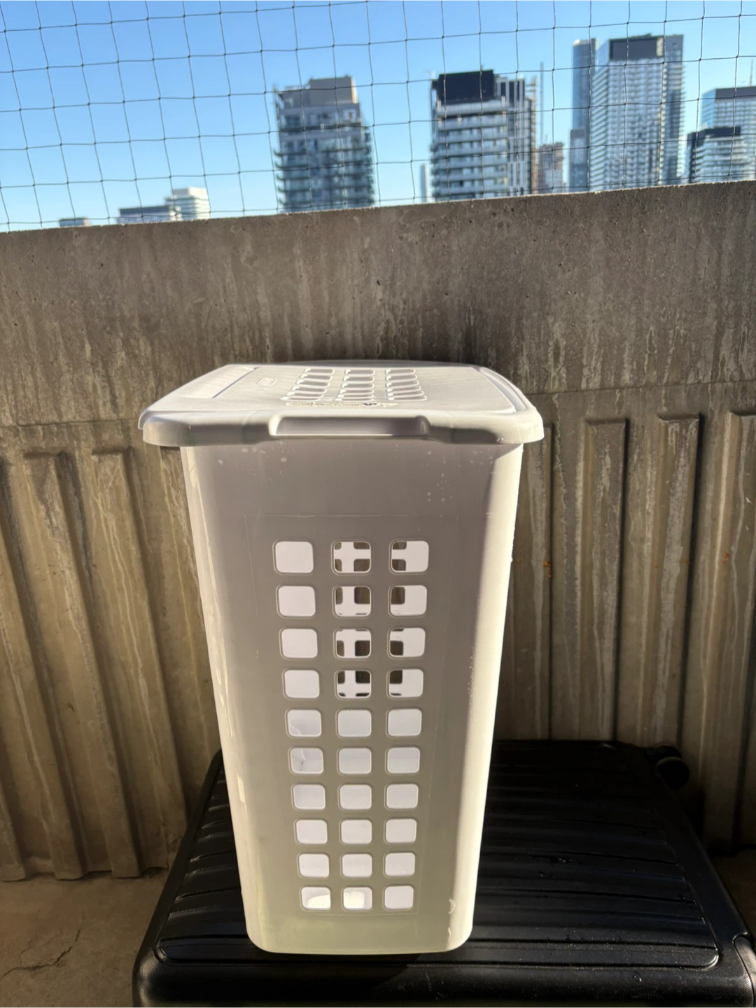 Plastic laundry hamper - photo 2