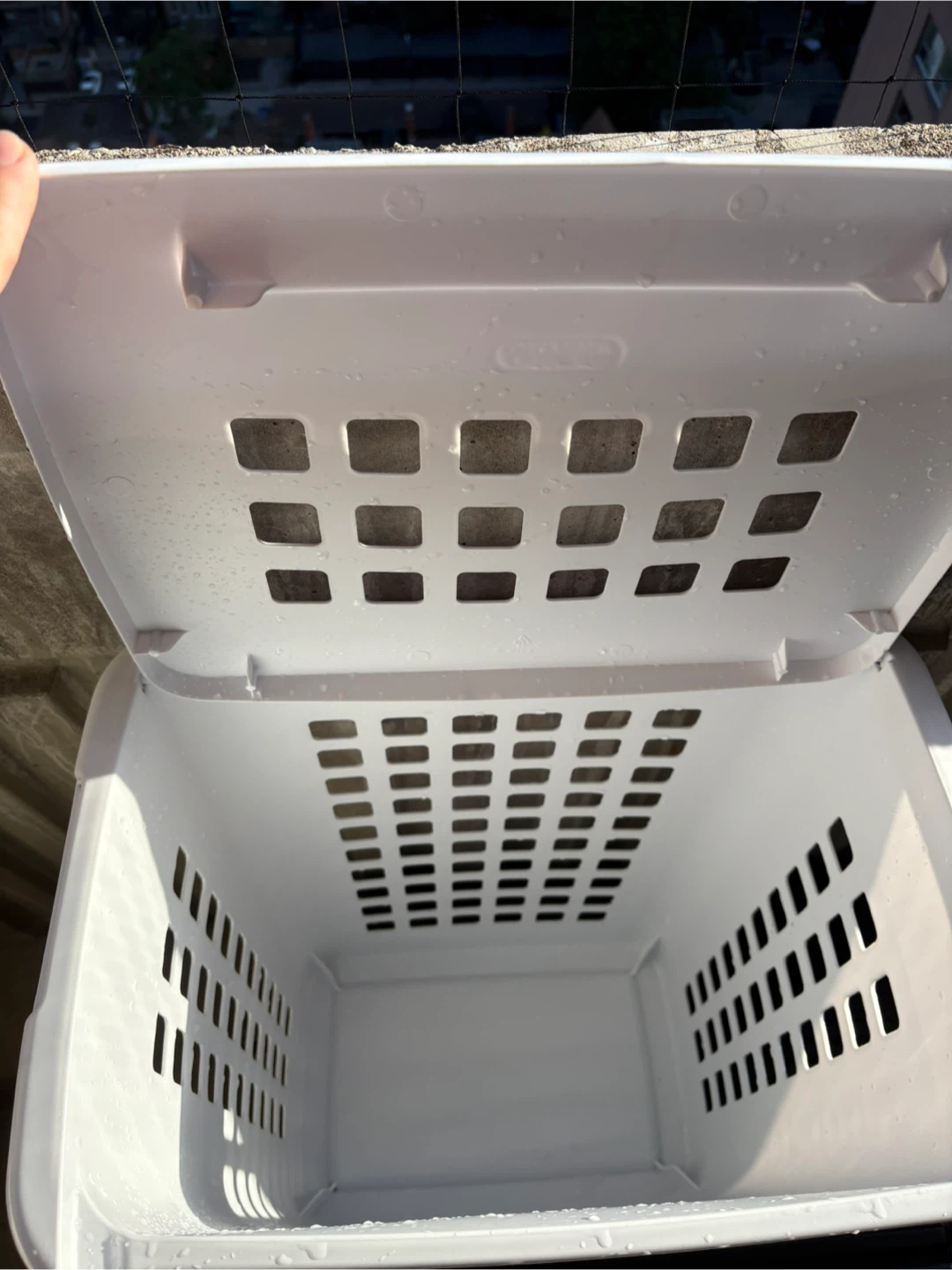 Plastic laundry hamper - photo 3
