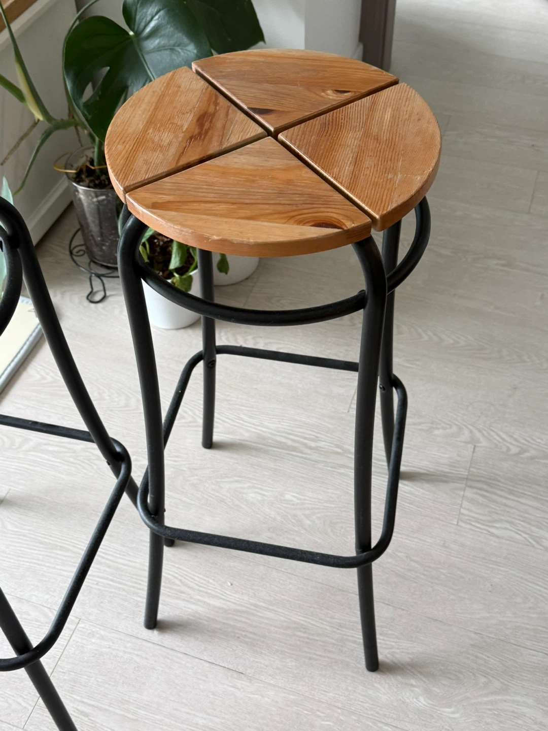 Two wooden bar stools - photo 3