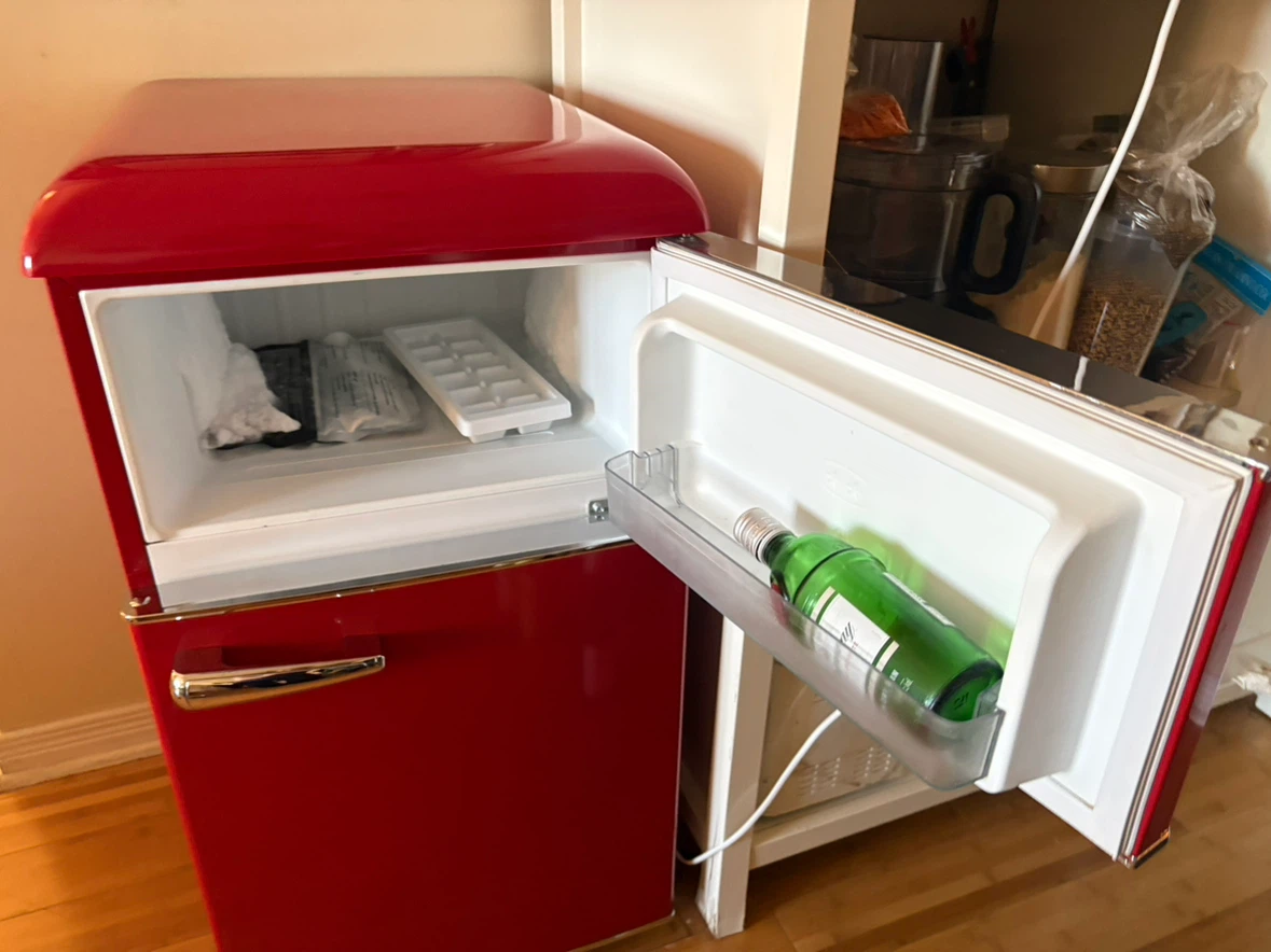 Galanz retro mini fridge RED - photo 4