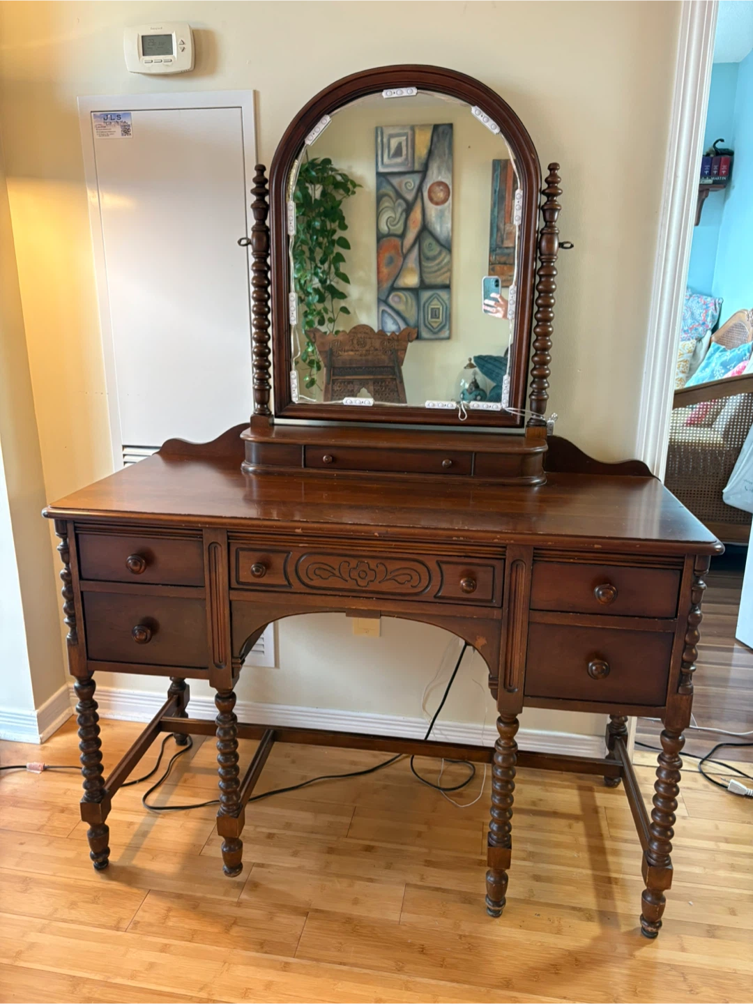 Vintage make-up vanity/desk