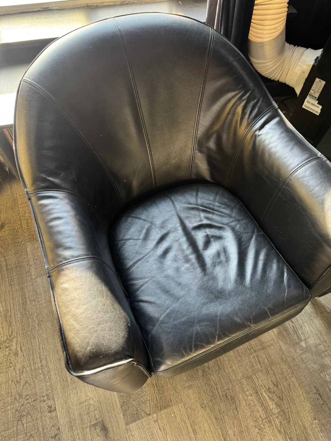 Pair of black leather chairs - photo 2