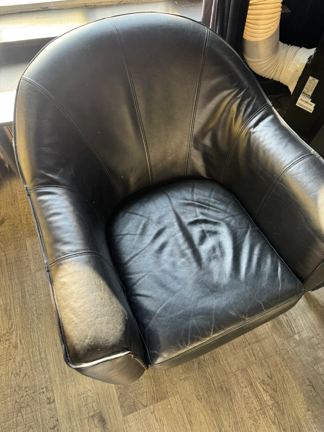Pair of black leather chairs - photo 2
