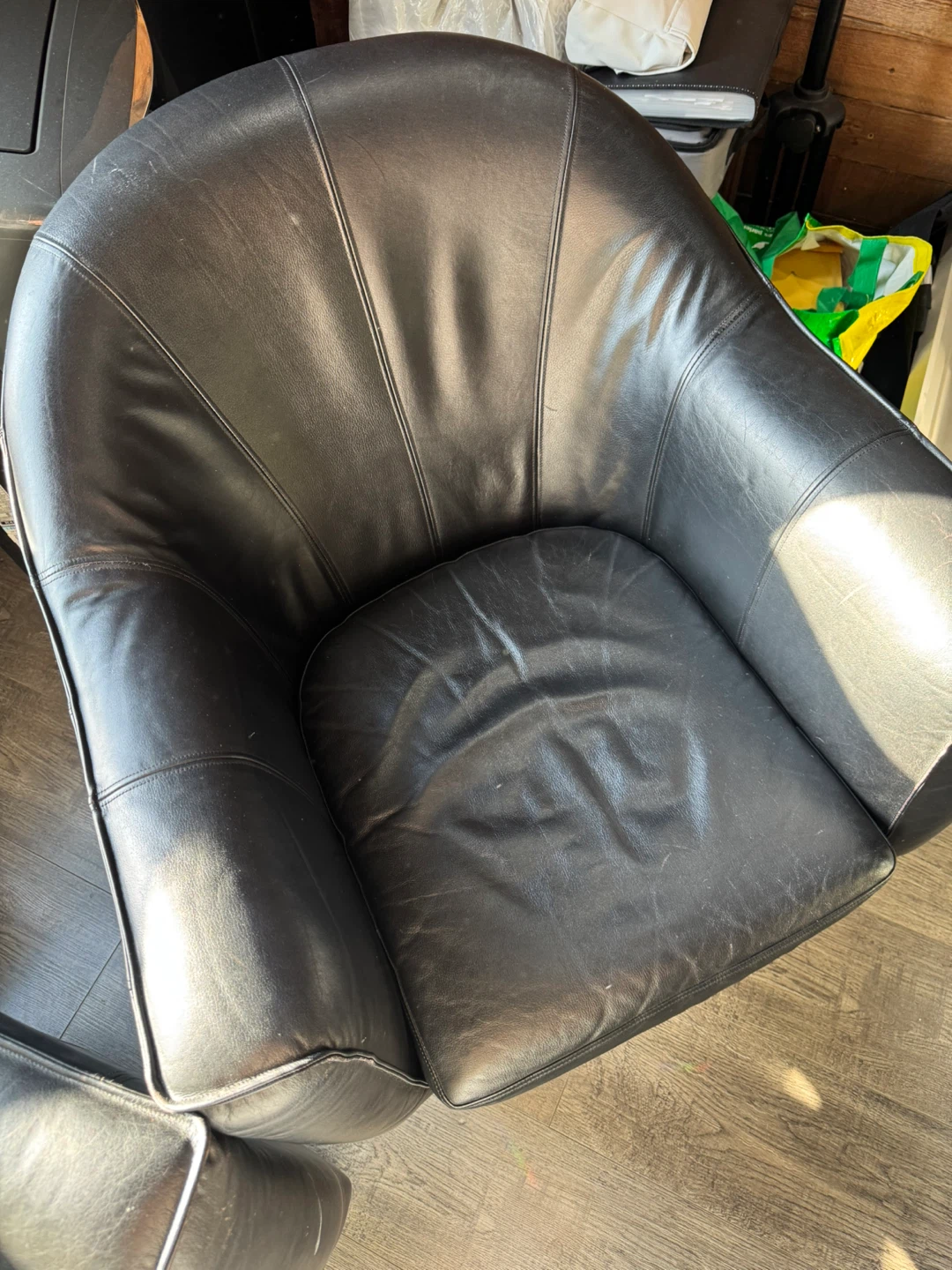 Pair of black leather chairs - photo 3