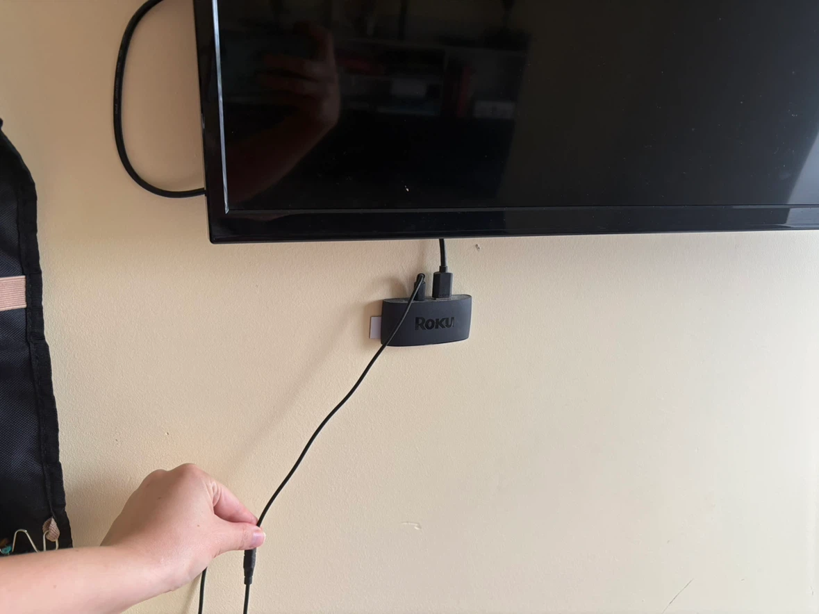 Seiki TV with roku and tv mount 50” - photo 2