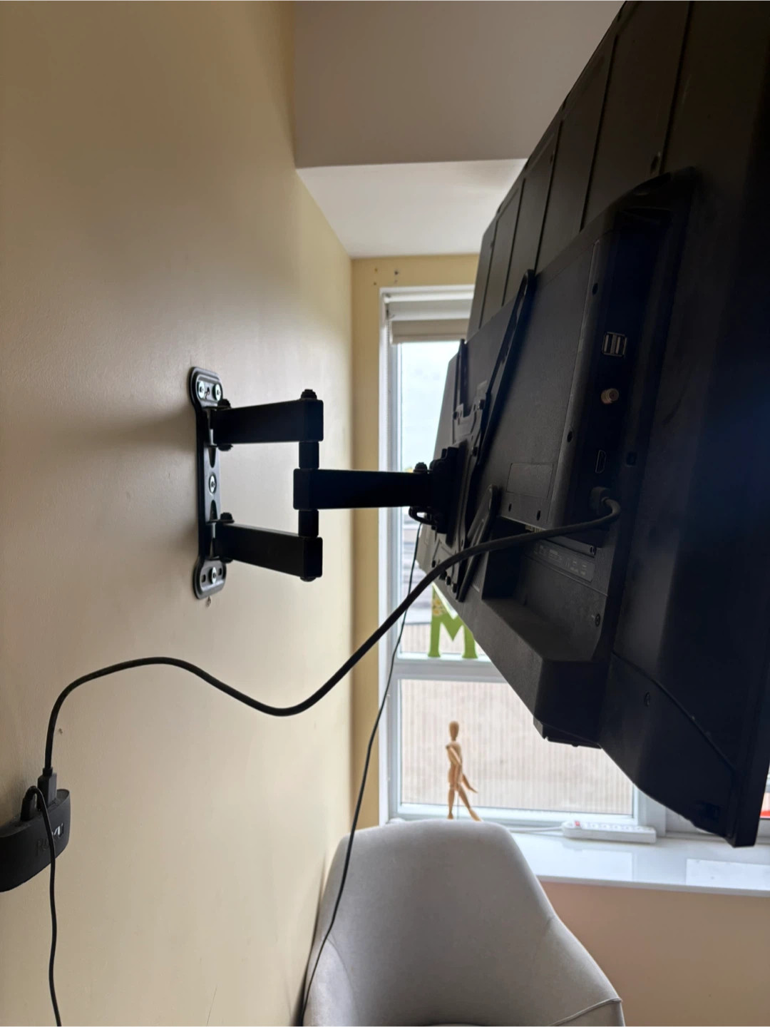 Seiki TV with roku and tv mount 50” - photo 3