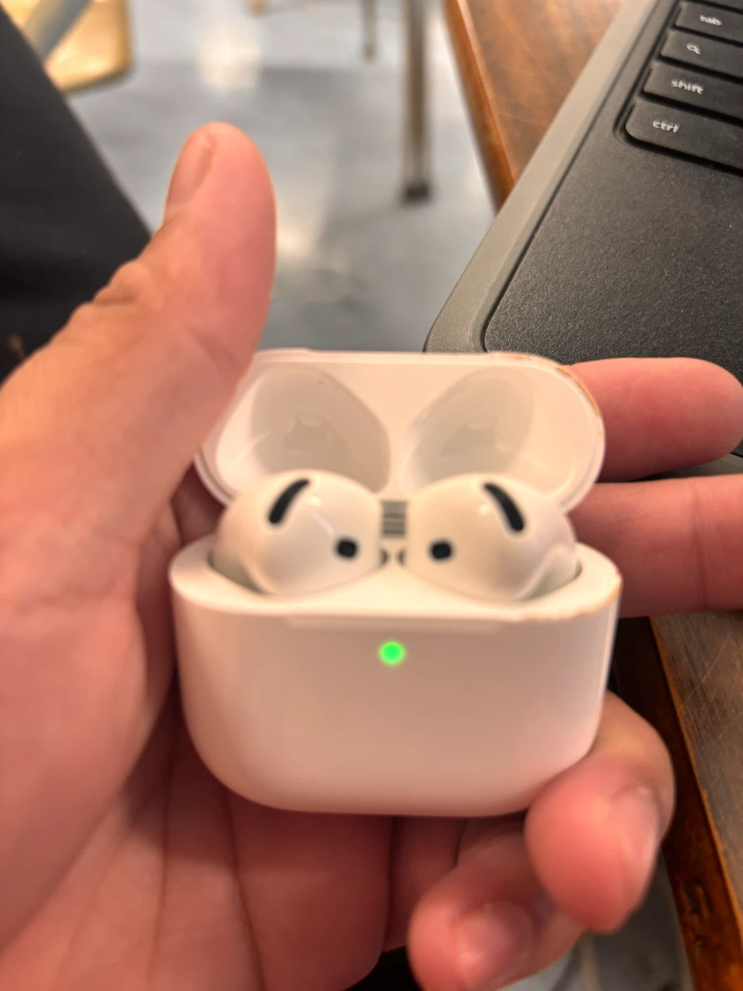 Apple AirPods - photo 2