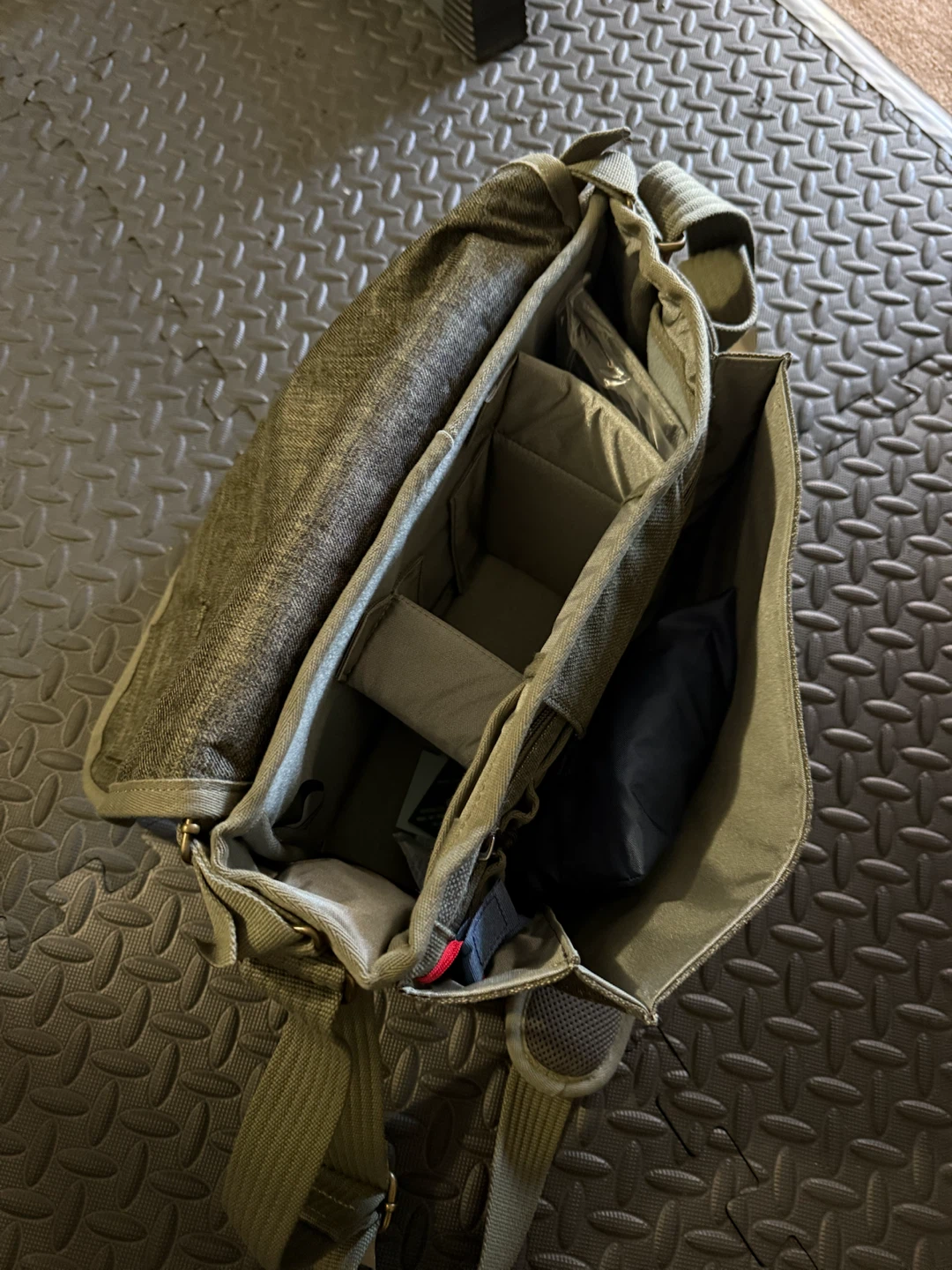 Think Tank Photo Camera Messenger Bag - photo 4