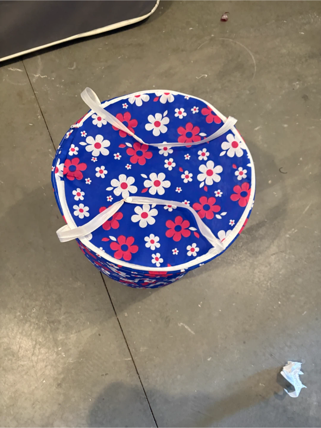 Floral pattern round storage container