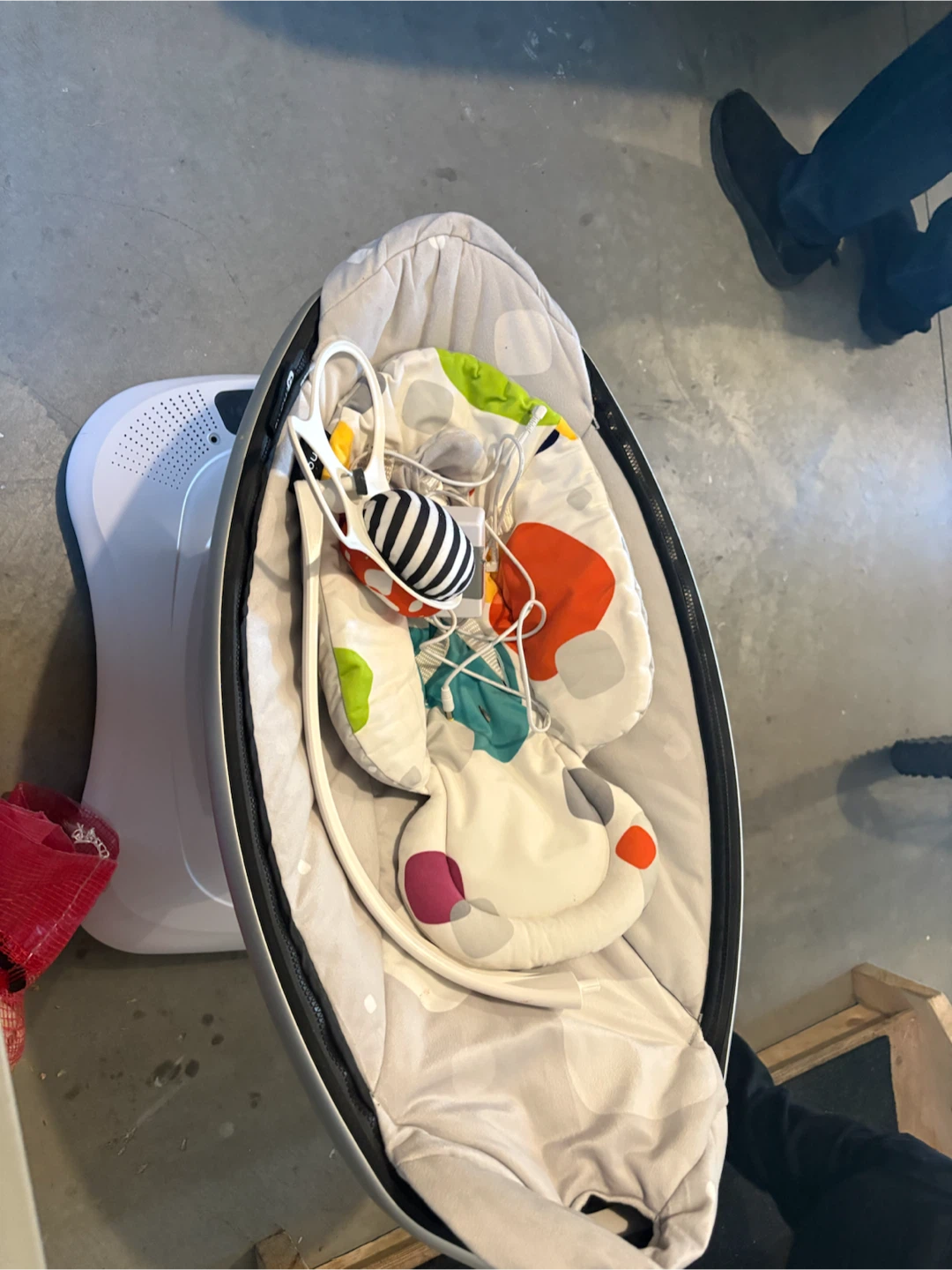 4moms MamaRoo baby swing