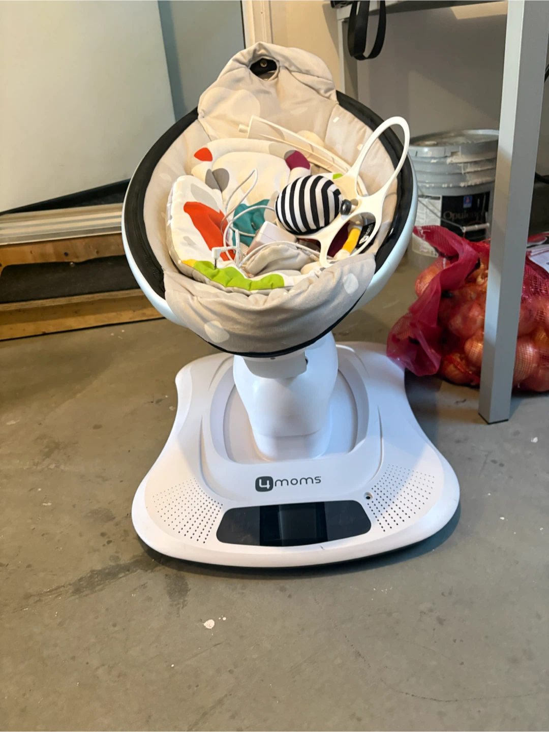 4moms MamaRoo baby swing - photo 2